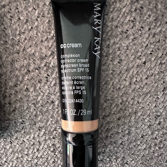 Mary Kay CC Cream - Picture 1 of 2